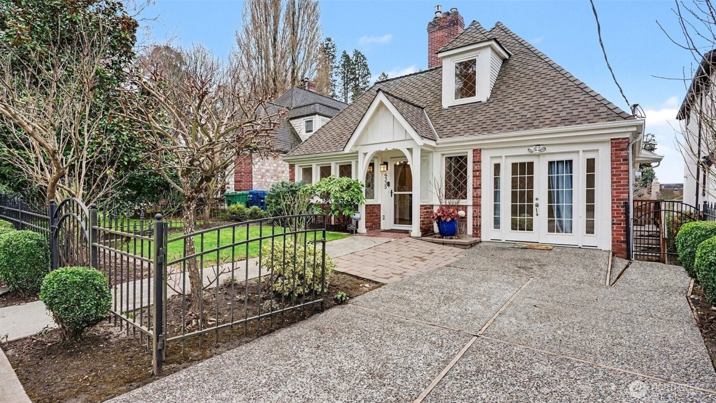 4335 NE 45th Street , Seattle, WA 98105