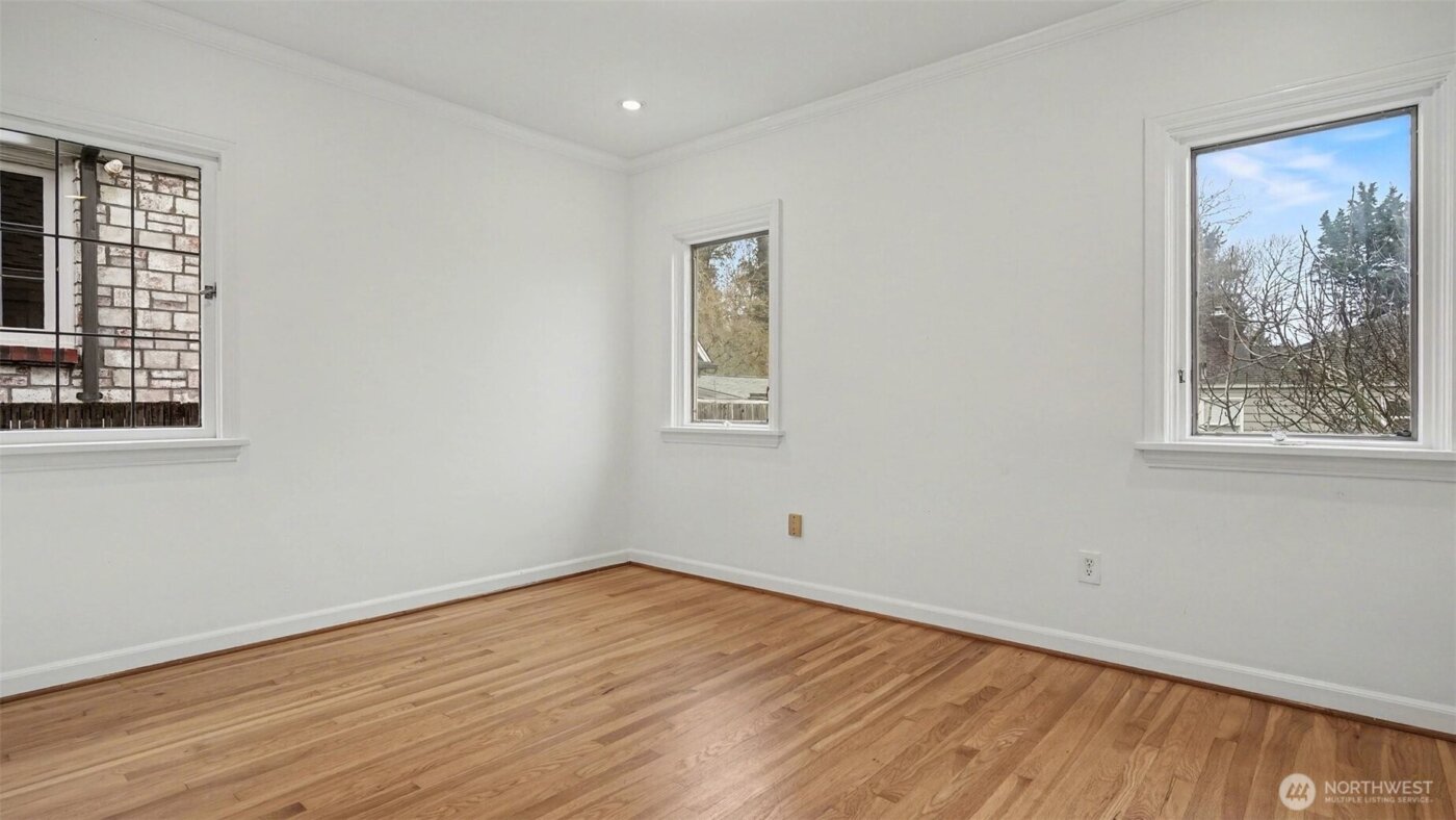 4335 NE 45th Street , Seattle, WA 98105