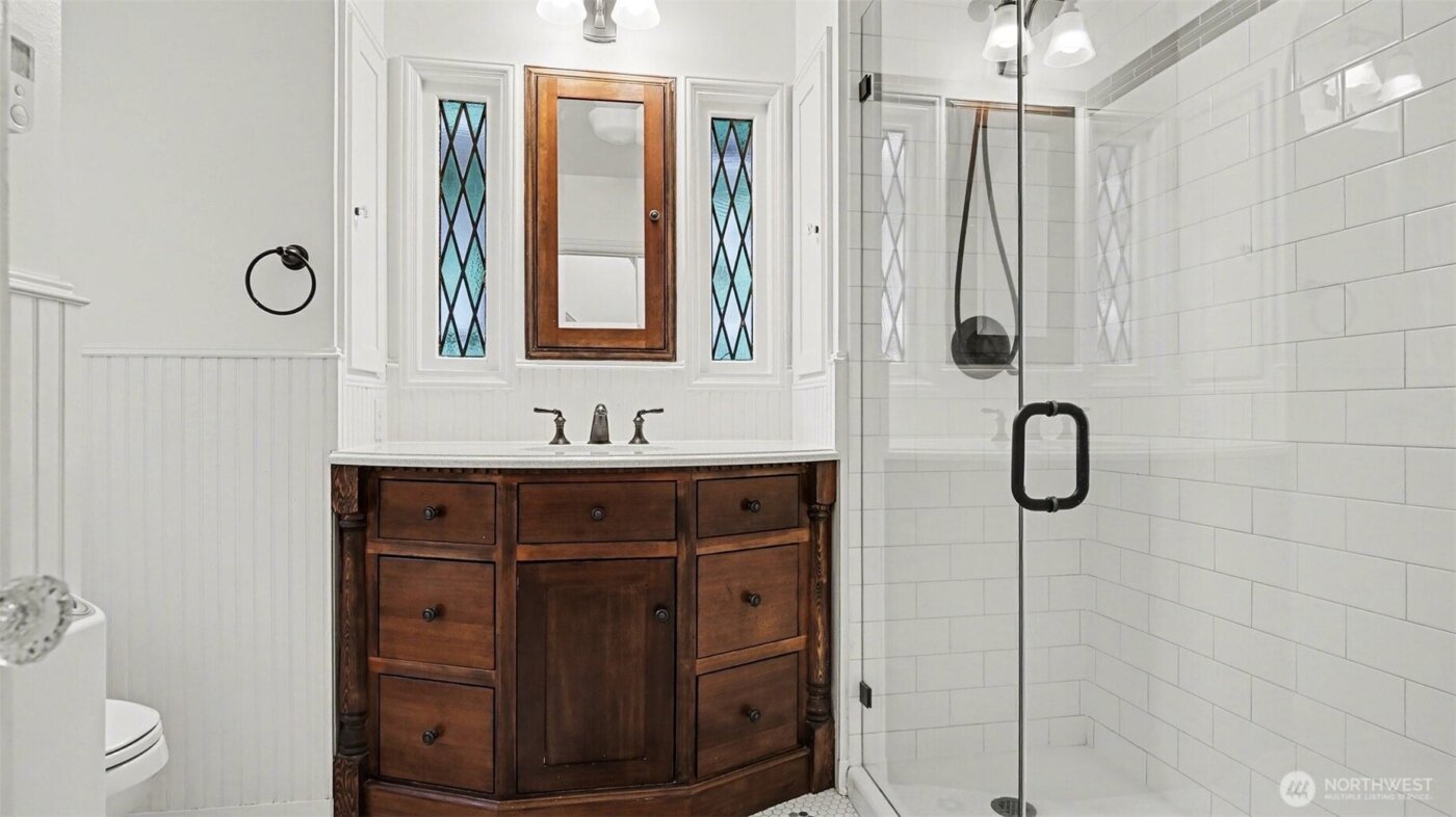 4335 NE 45th Street , Seattle, WA 98105