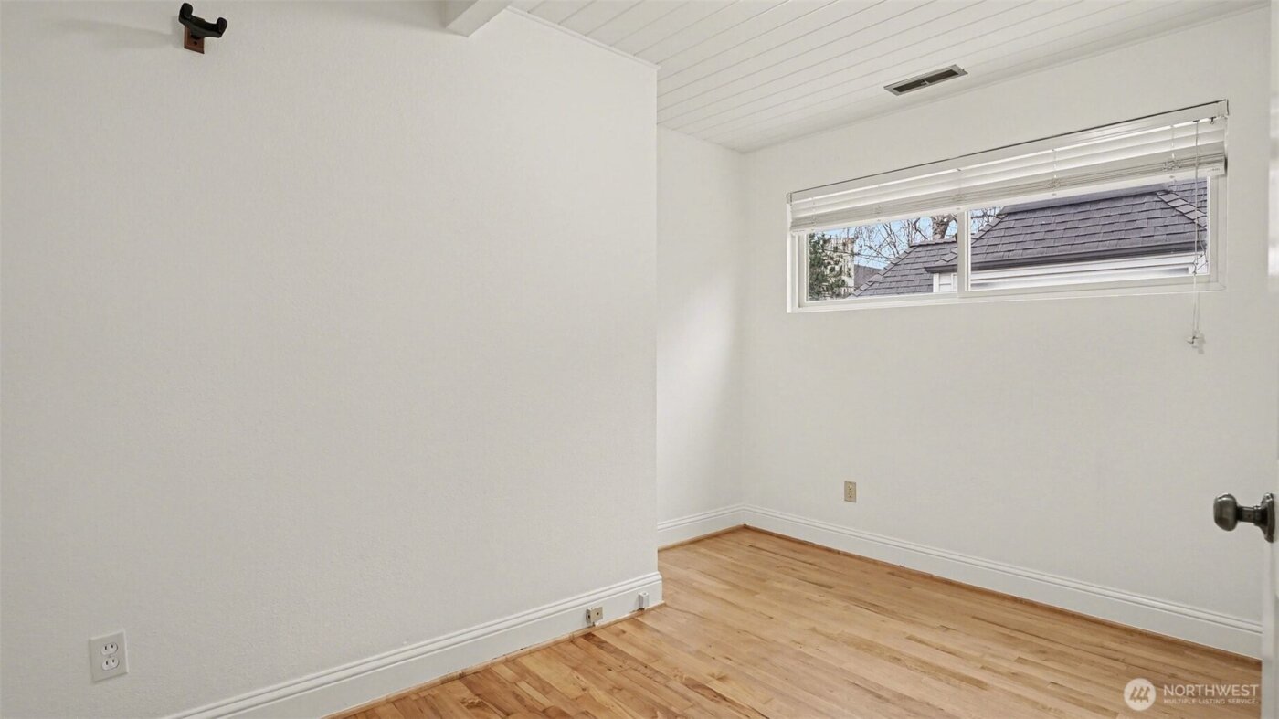 4335 NE 45th Street , Seattle, WA 98105