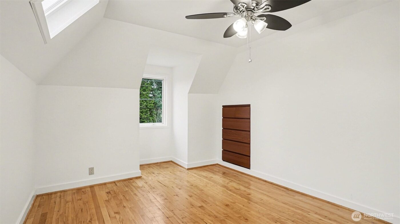 4335 NE 45th Street , Seattle, WA 98105