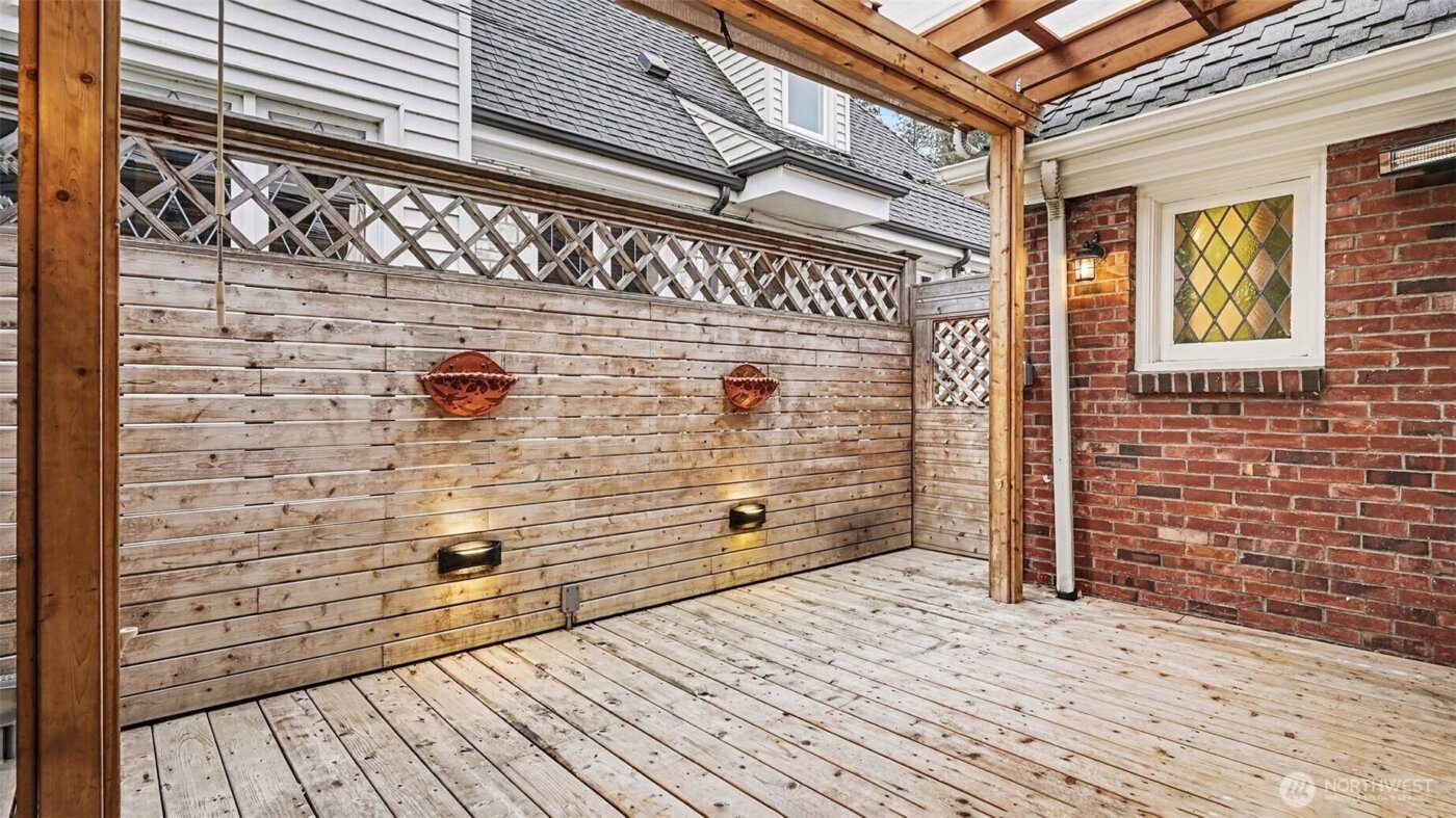 4335 NE 45th Street , Seattle, WA 98105