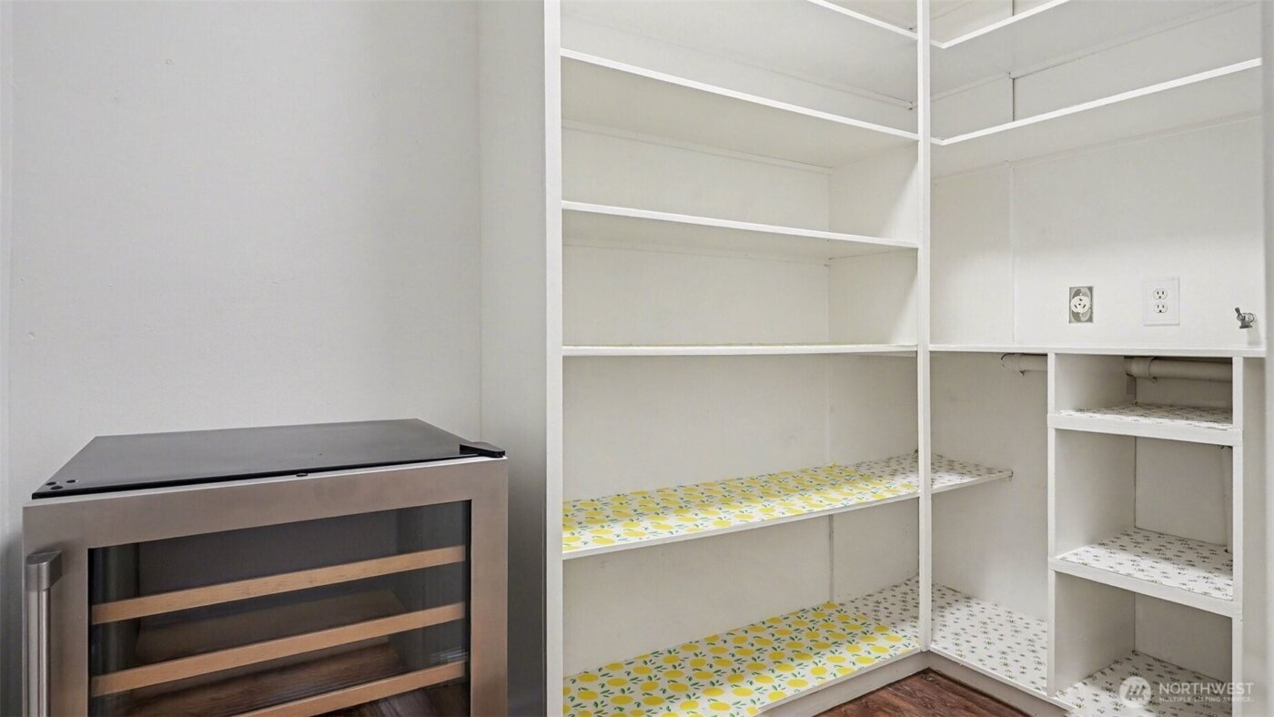 4335 NE 45th Street , Seattle, WA 98105