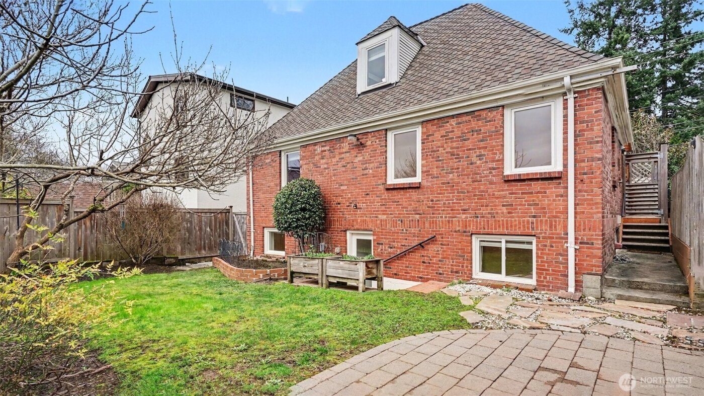 4335 NE 45th Street , Seattle, WA 98105