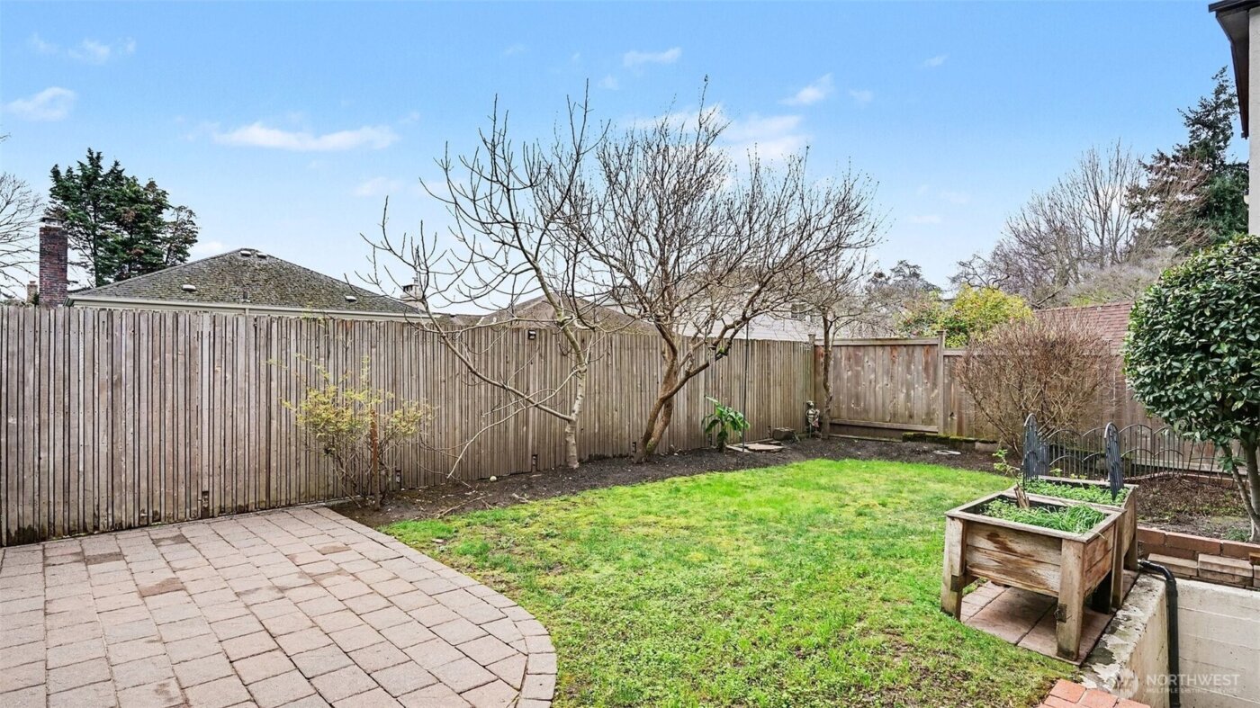 4335 NE 45th Street , Seattle, WA 98105