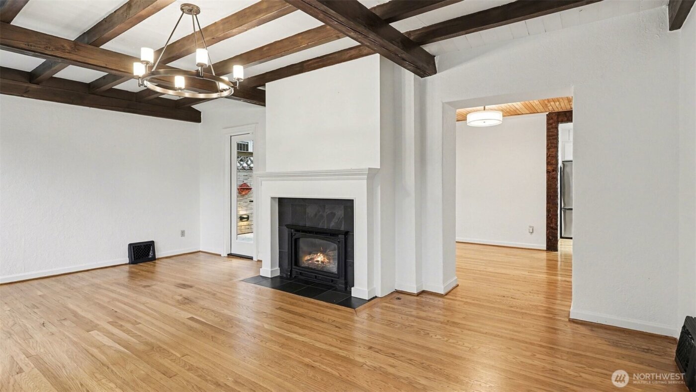 4335 NE 45th Street , Seattle, WA 98105