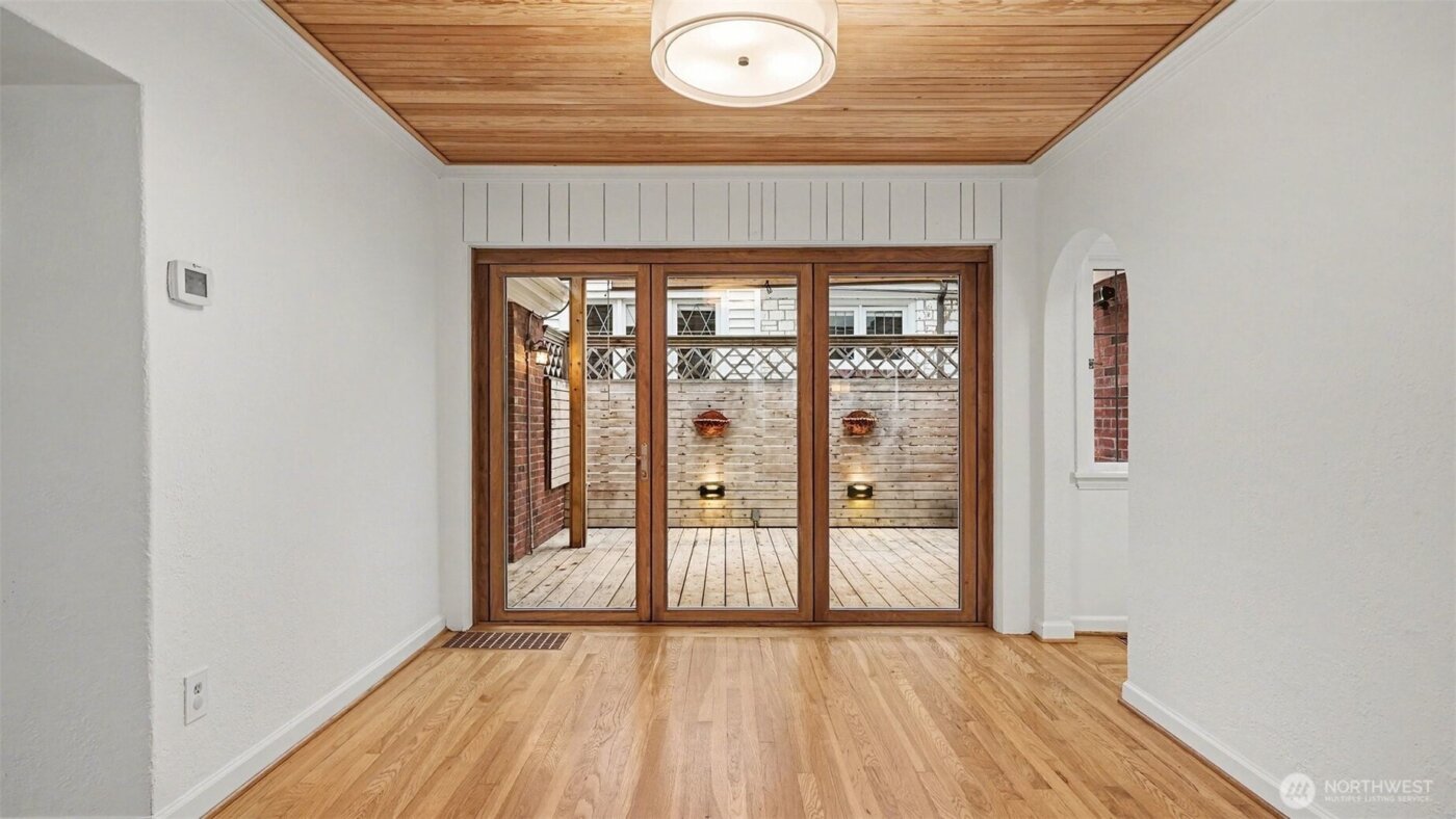 4335 NE 45th Street , Seattle, WA 98105