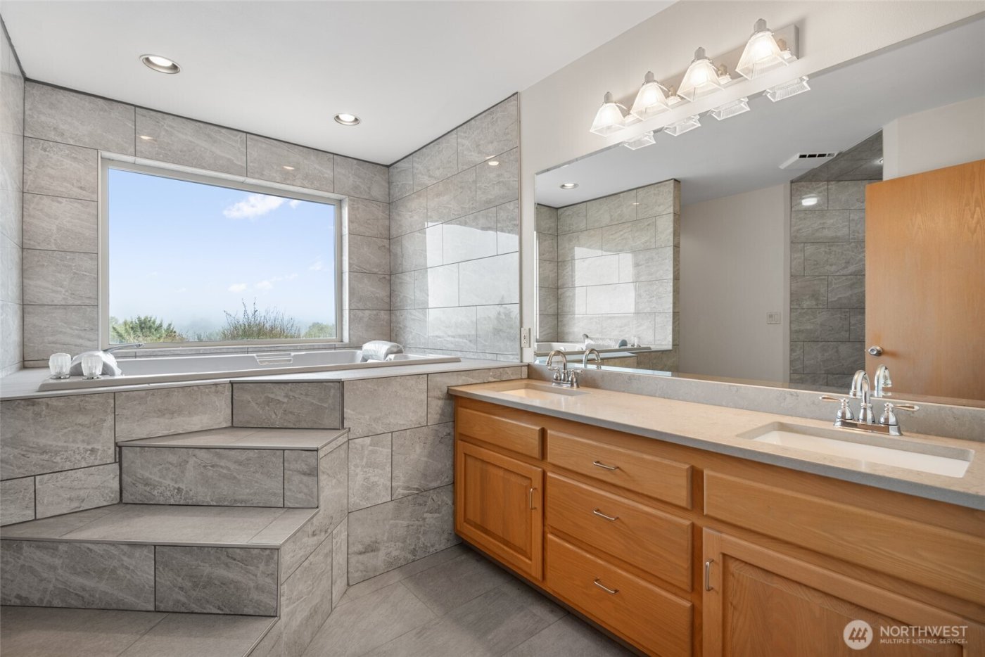 860 Hunt Road , Port Angeles, WA 98363