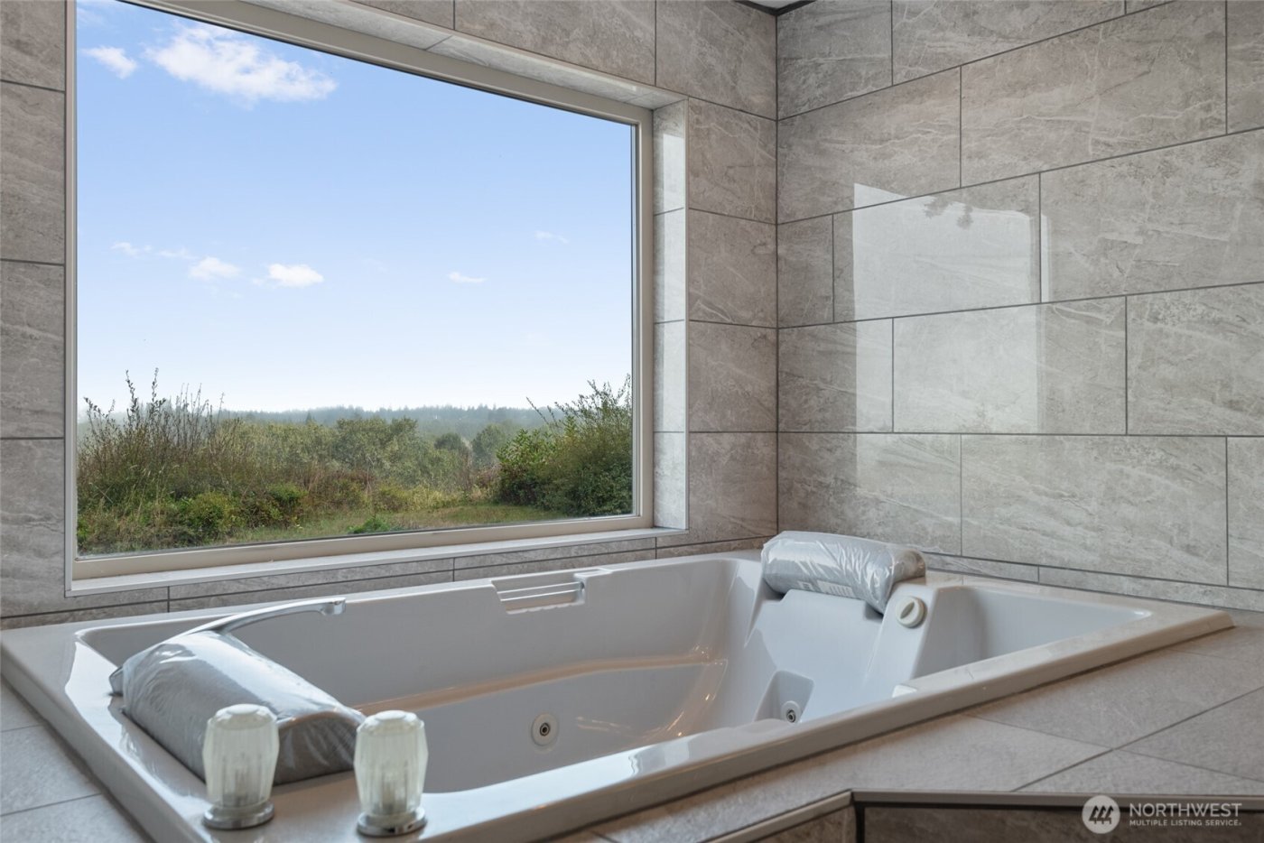 860 Hunt Road , Port Angeles, WA 98363