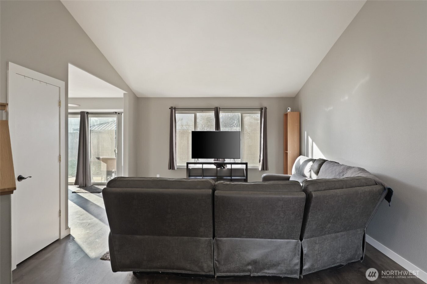 9826 Greenleaf Loop SE, Yelm, WA 98597-8818