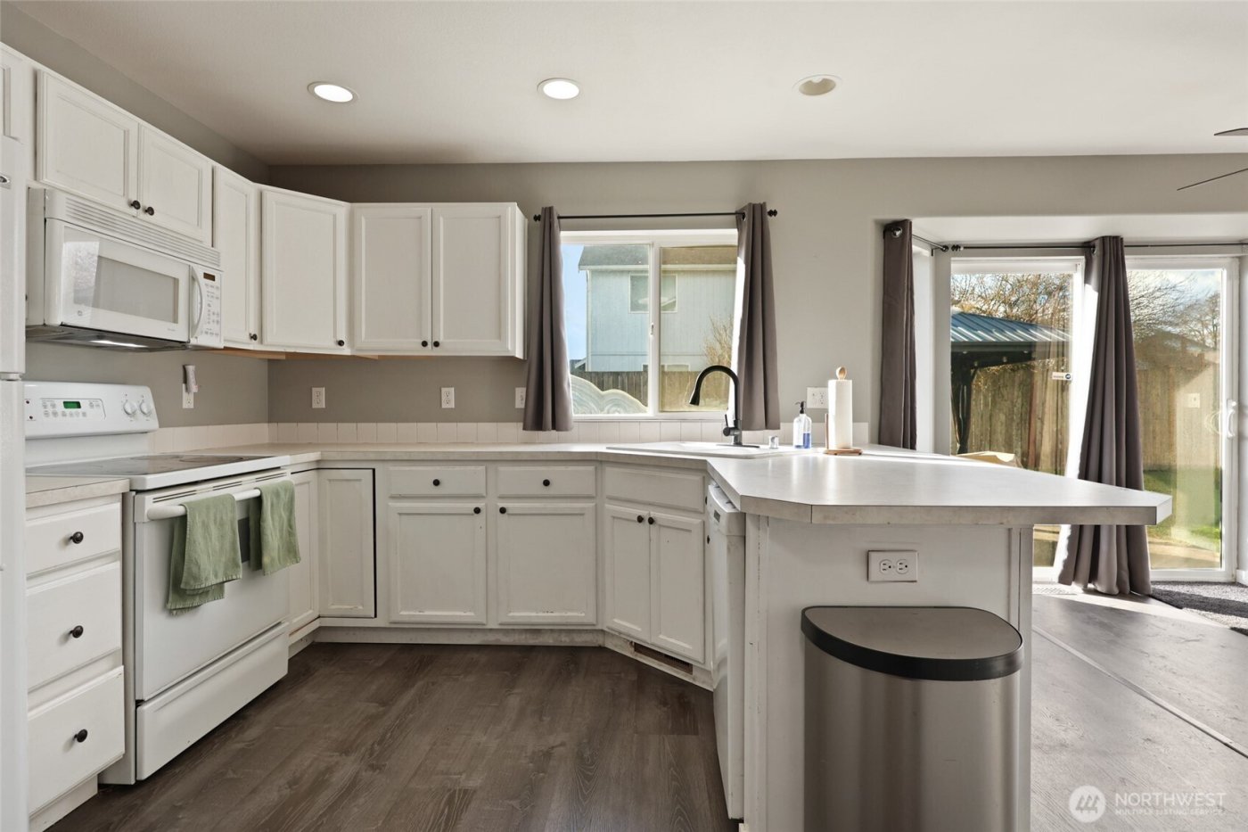 9826 Greenleaf Loop SE, Yelm, WA 98597-8818