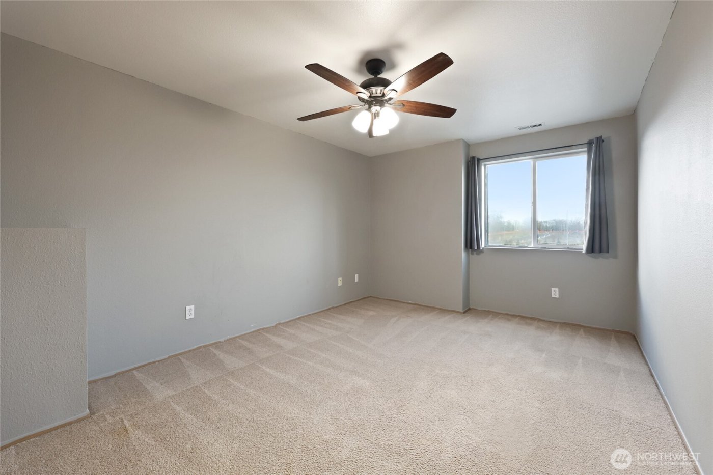 9826 Greenleaf Loop SE, Yelm, WA 98597-8818