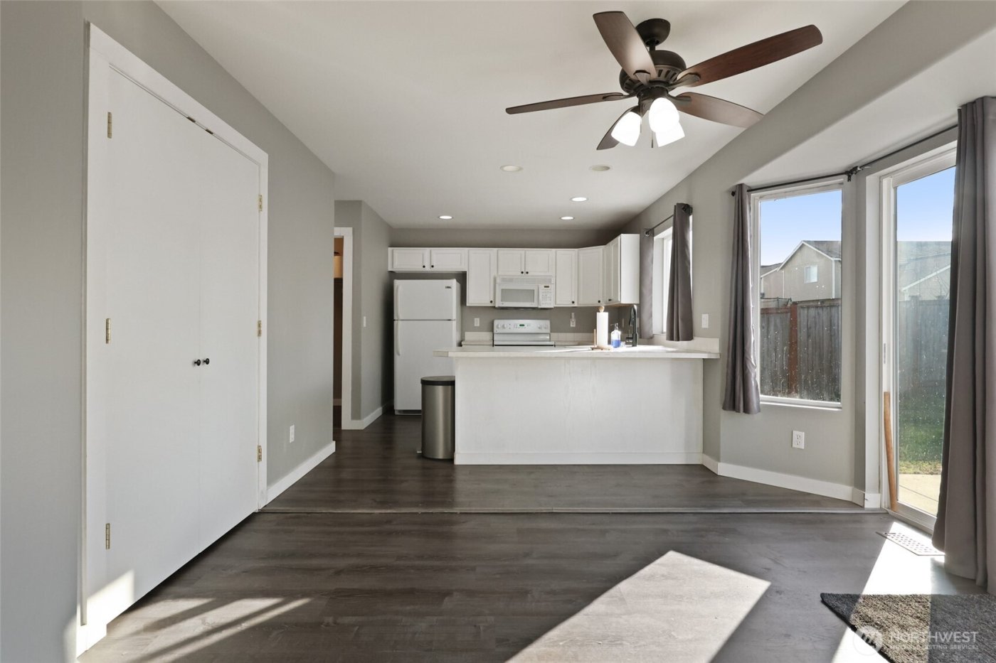 9826 Greenleaf Loop SE, Yelm, WA 98597-8818