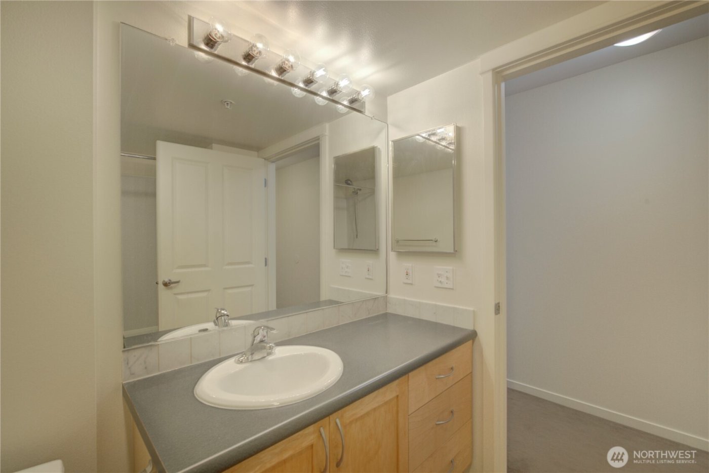 111 108th Avenue NE #A215, Bellevue, WA 98004