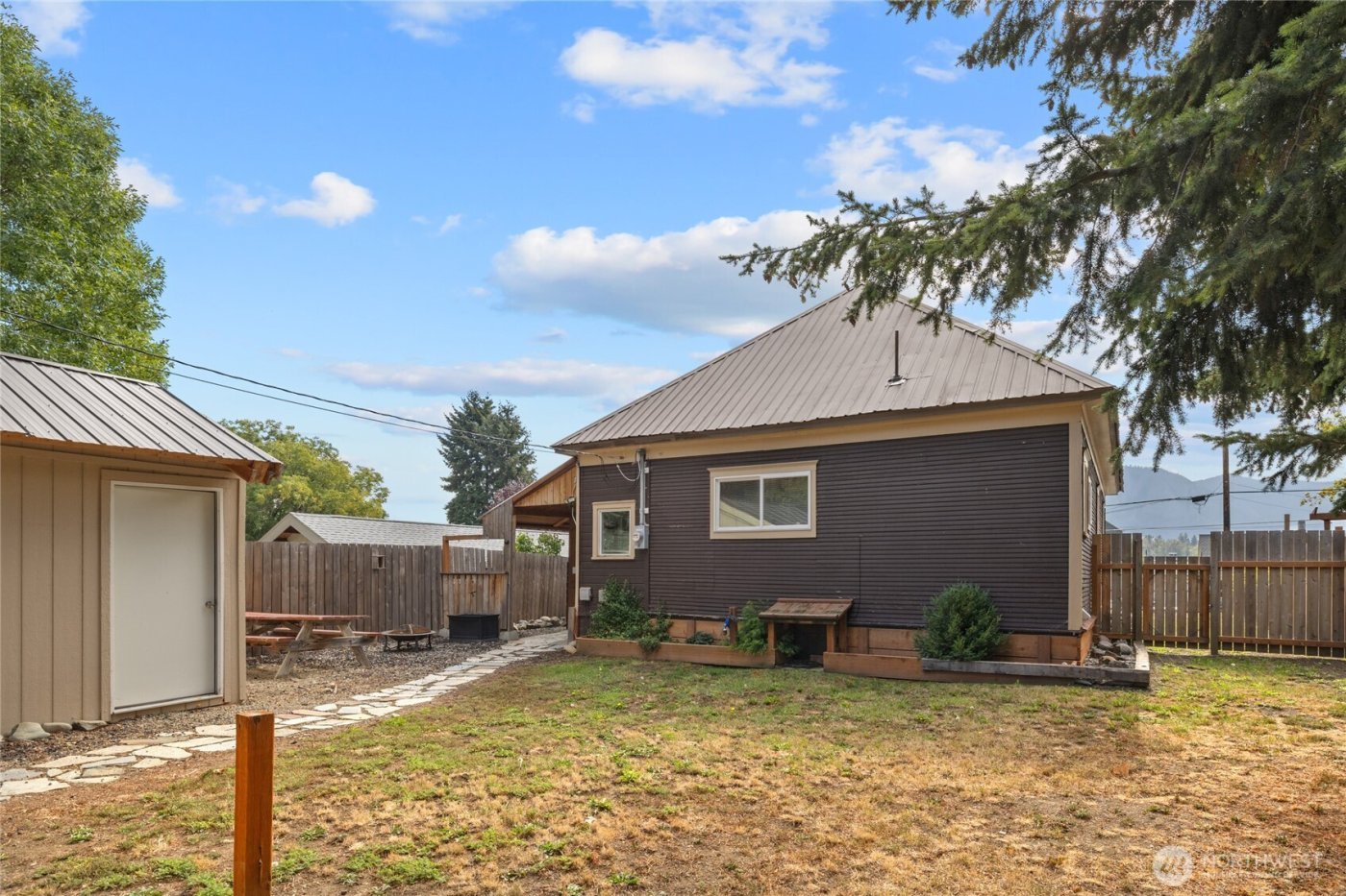 110 W 3rd Street , Cle Elum, WA 98922