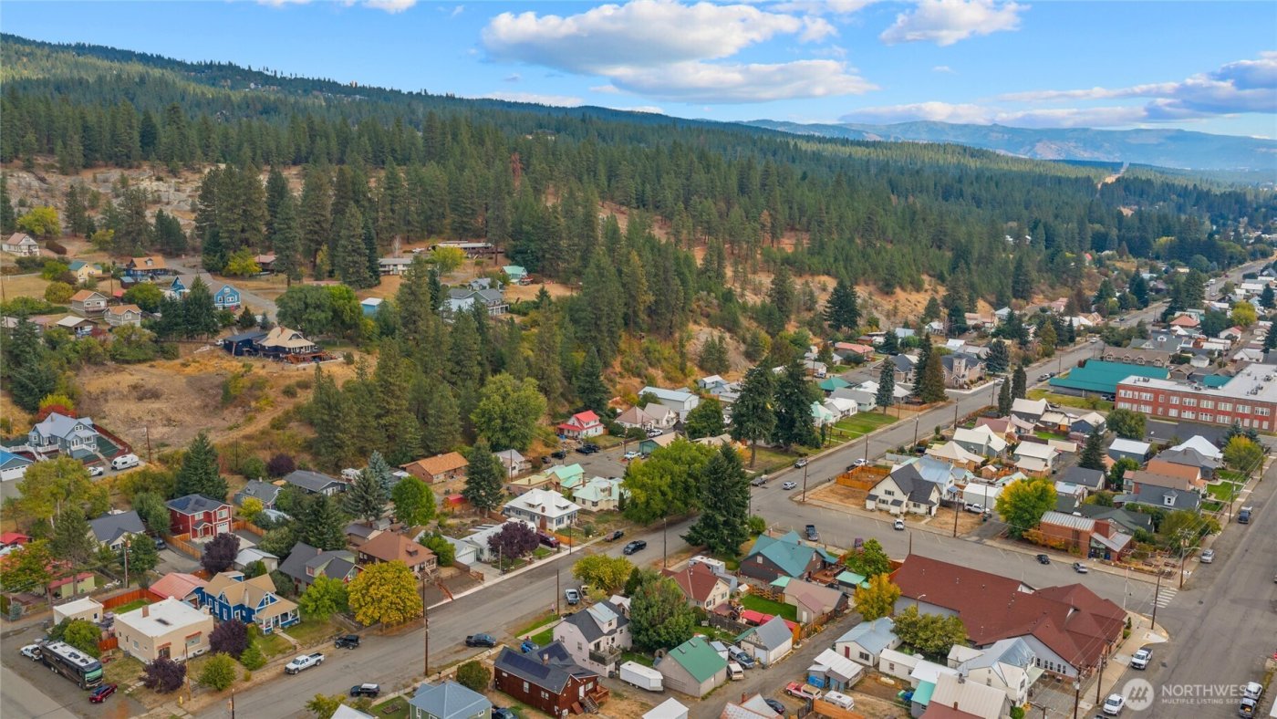 110 W 3rd Street , Cle Elum, WA 98922