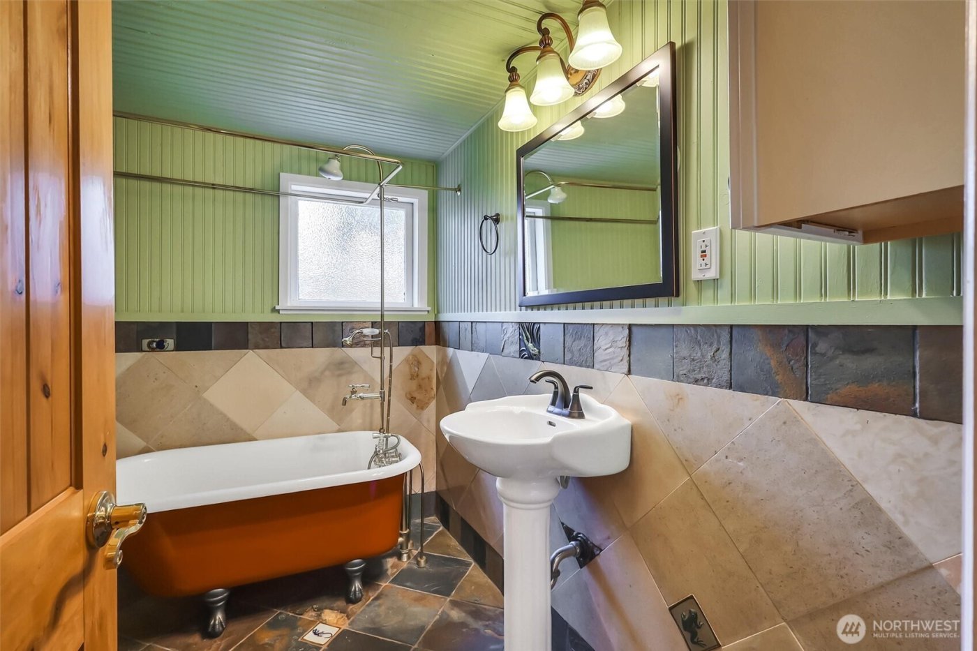 13722 Interlake Avenue N, Seattle, WA 98133