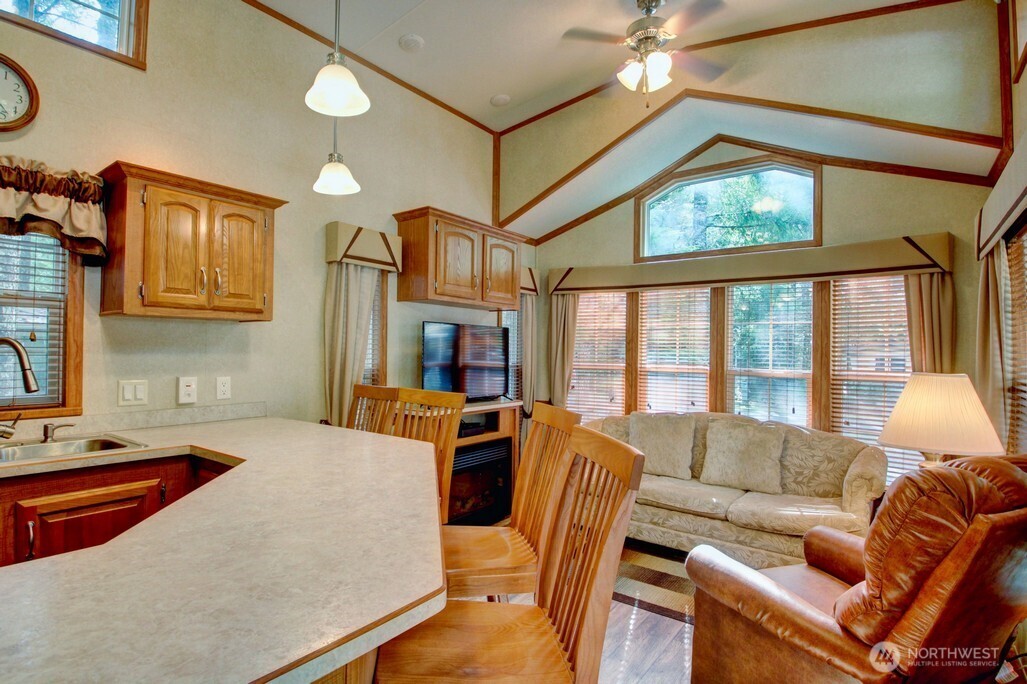 25 Drial Loop , Deming, WA 98244