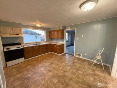 1132 Fowler Street , Raymond, WA 98577 - Photo 3