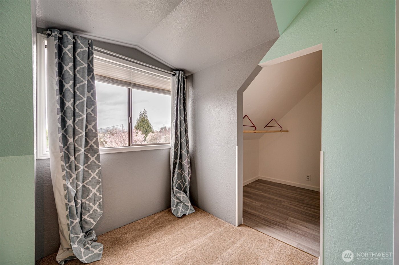 656 Davidson Avenue , Woodland, WA 98674