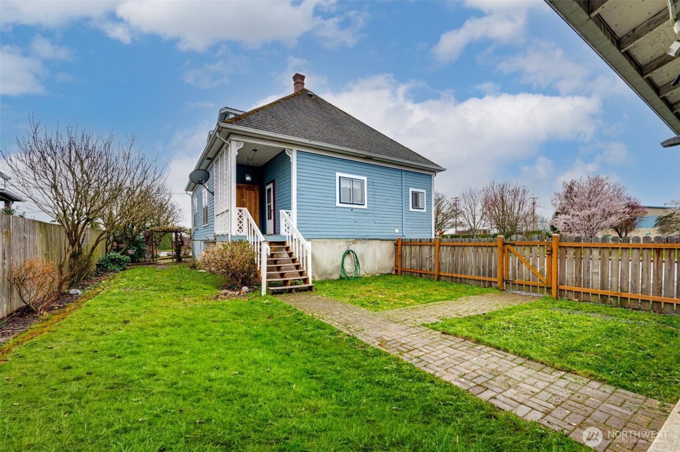 656 Davidson Avenue , Woodland, WA 98674