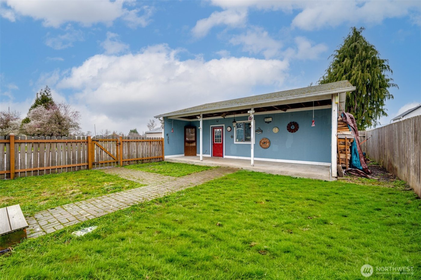 656 Davidson Avenue , Woodland, WA 98674