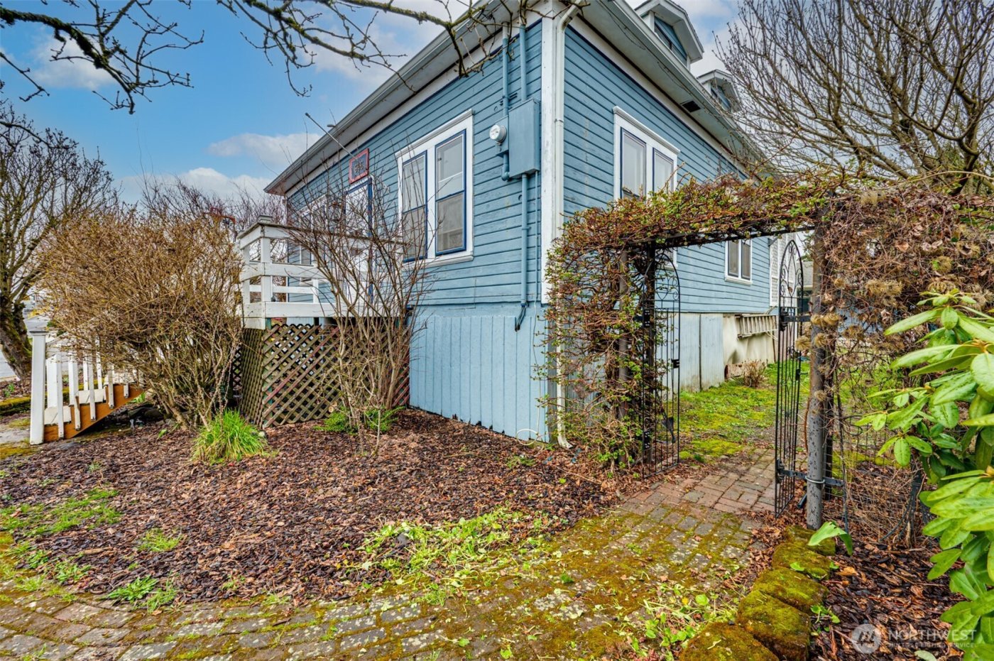 656 Davidson Avenue , Woodland, WA 98674