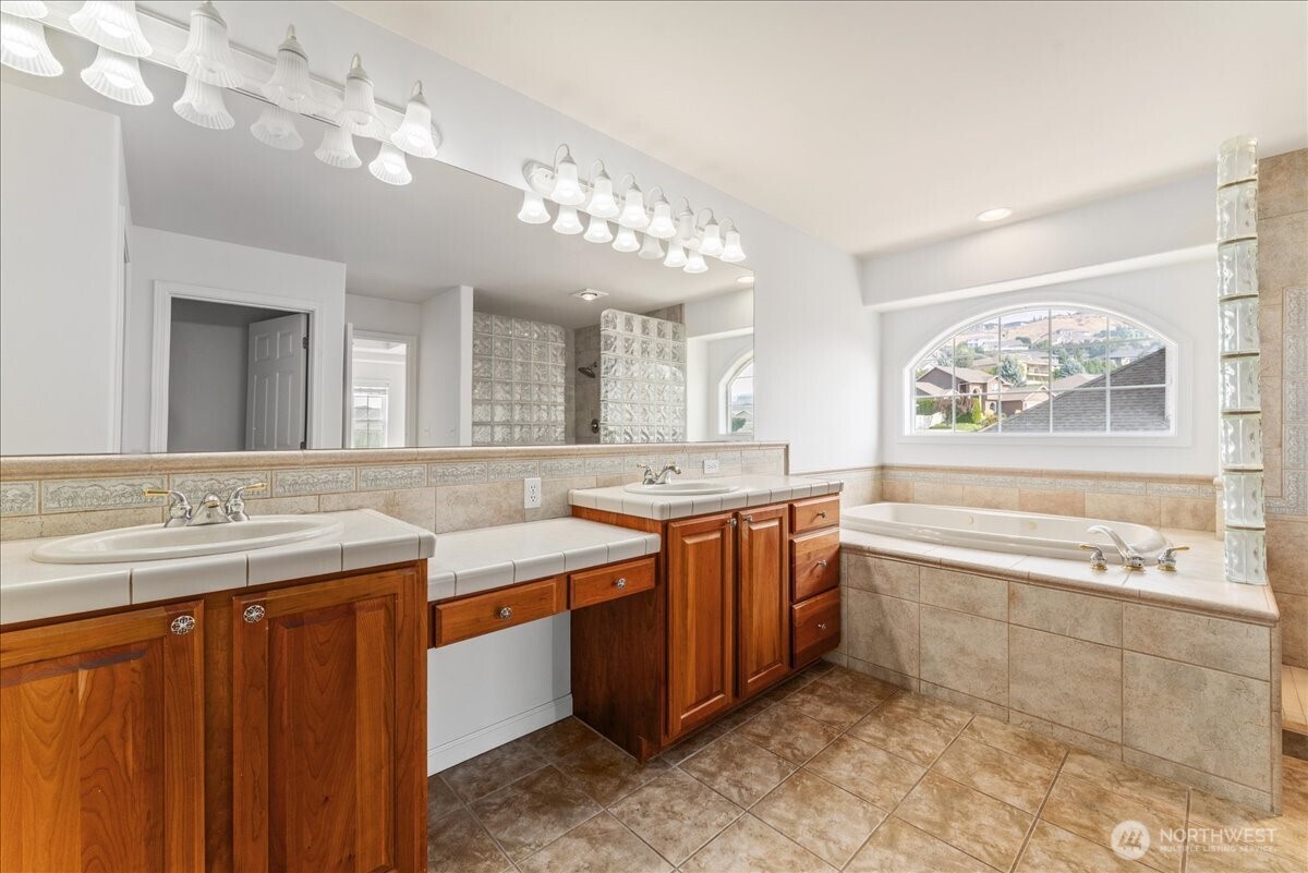 1653 Holly Lane , East Wenatchee, WA 98802