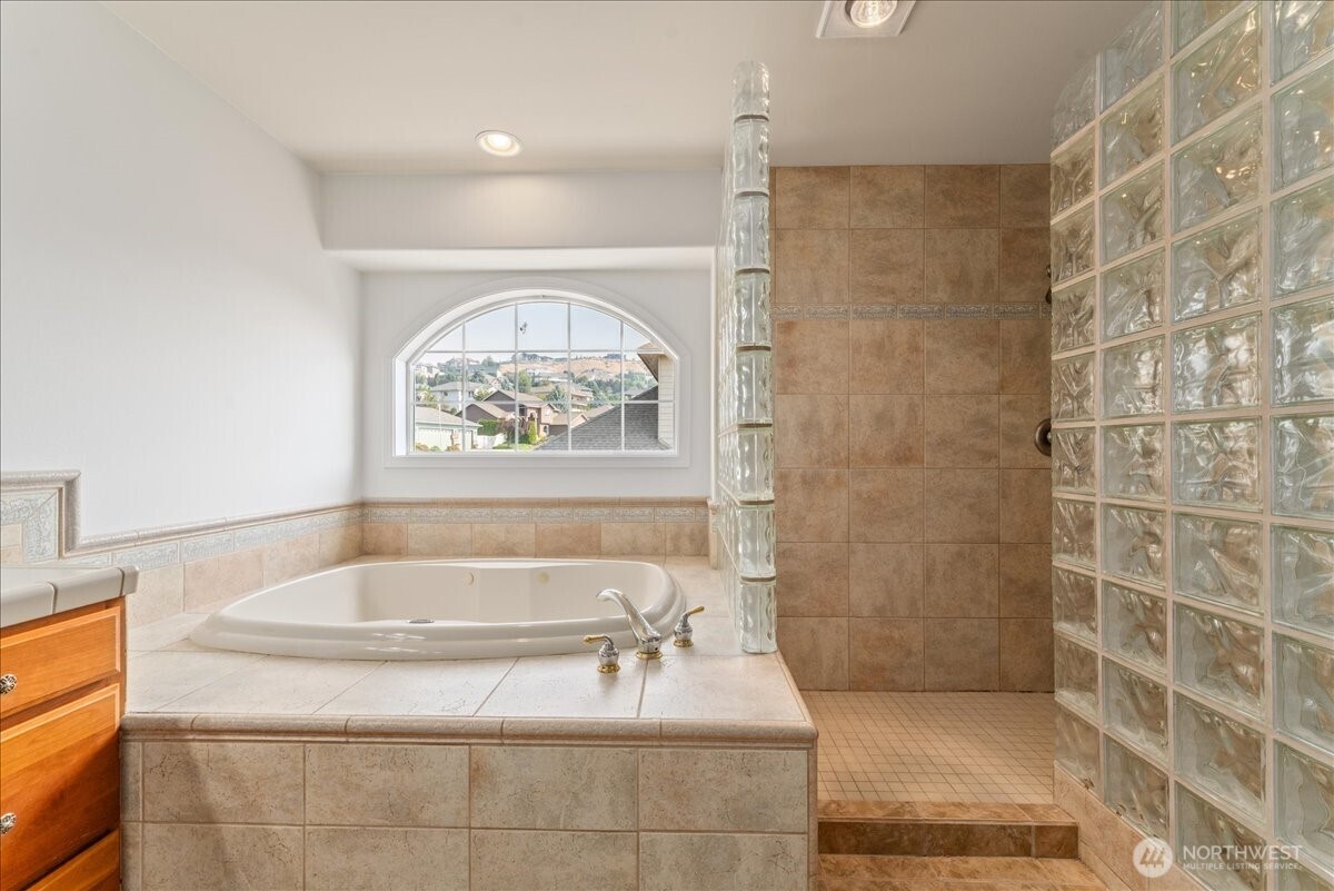 1653 Holly Lane , East Wenatchee, WA 98802