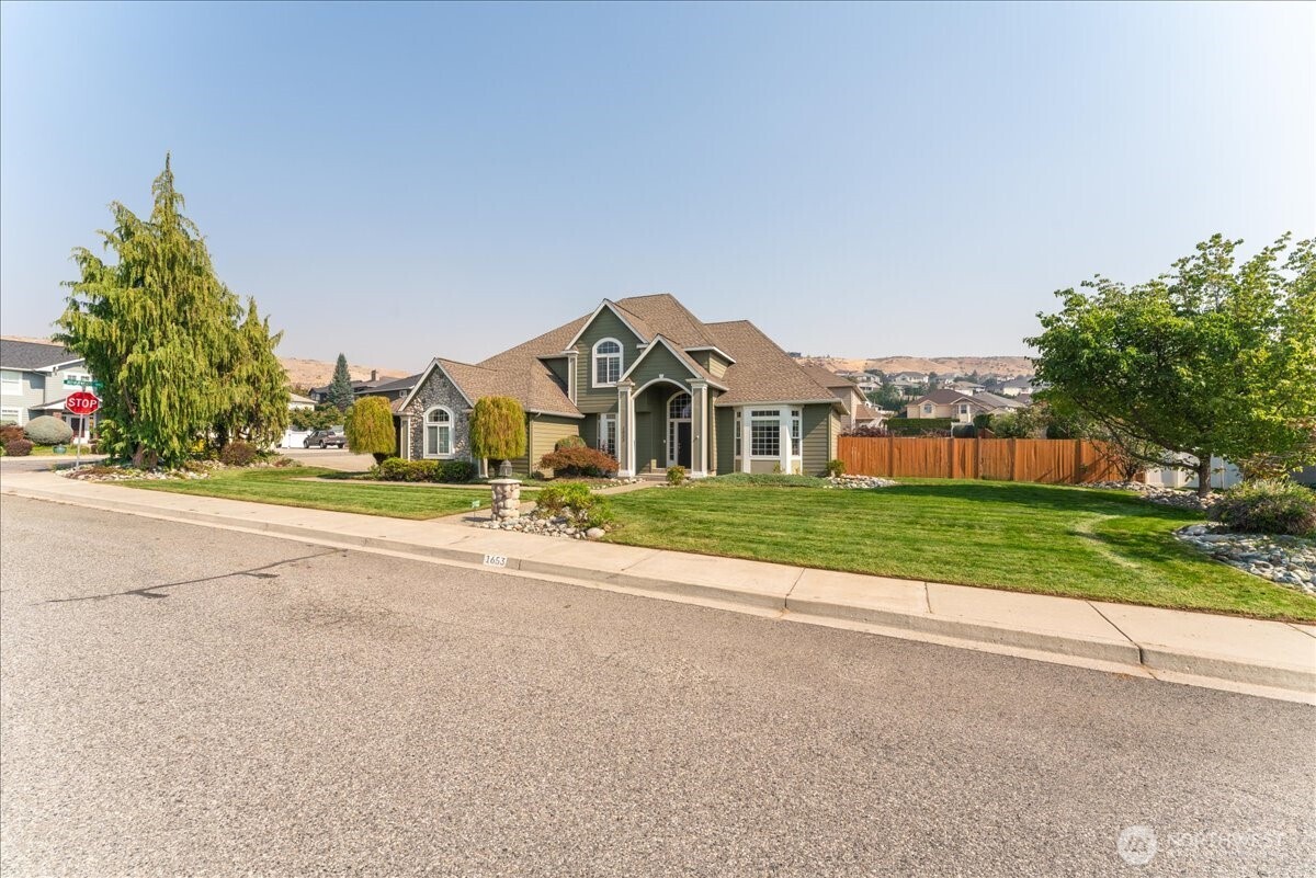 1653 Holly Lane , East Wenatchee, WA 98802