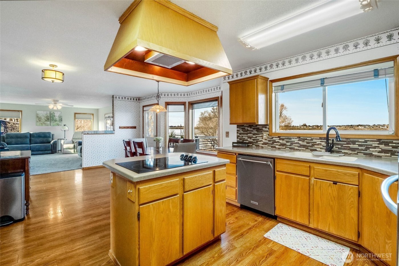 4114 Shorecrest Drive NE, Moses Lake, WA 98837