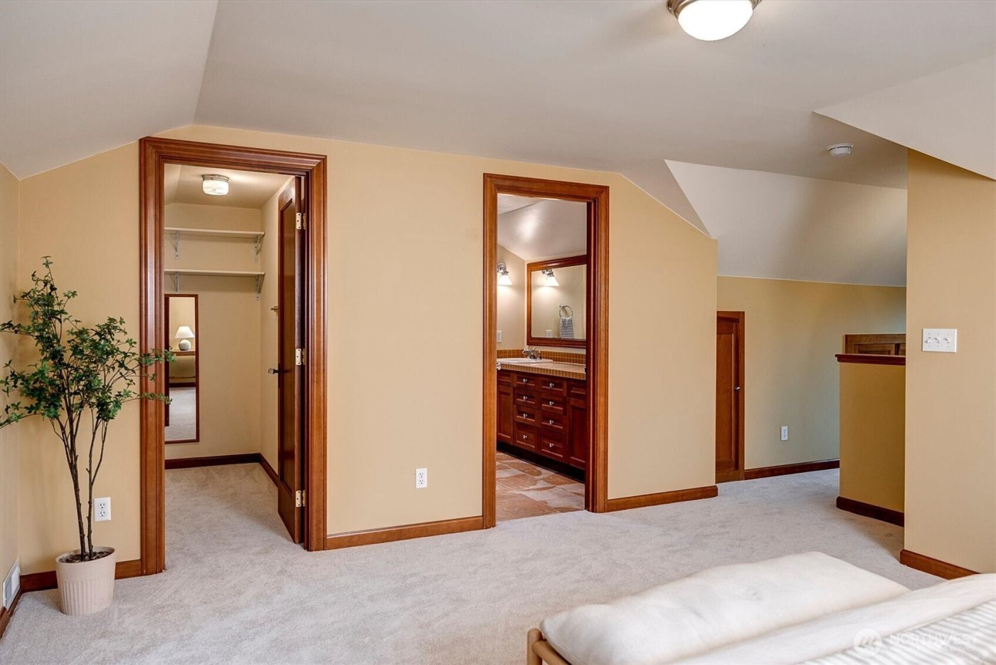 6752 9th Avenue NW, Seattle, WA 98117