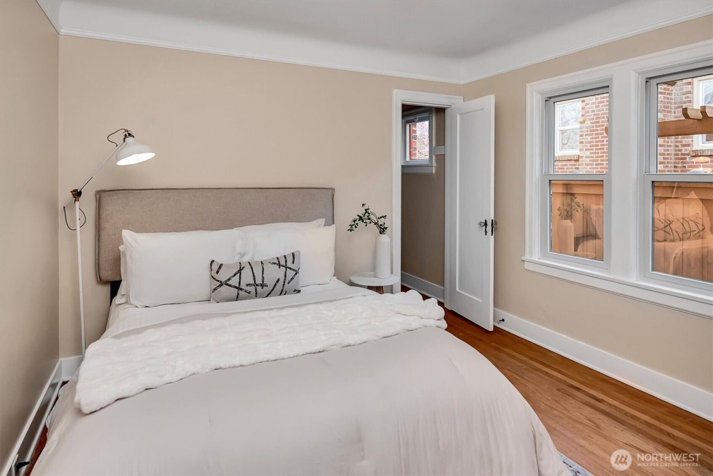 6752 9th Avenue NW, Seattle, WA 98117