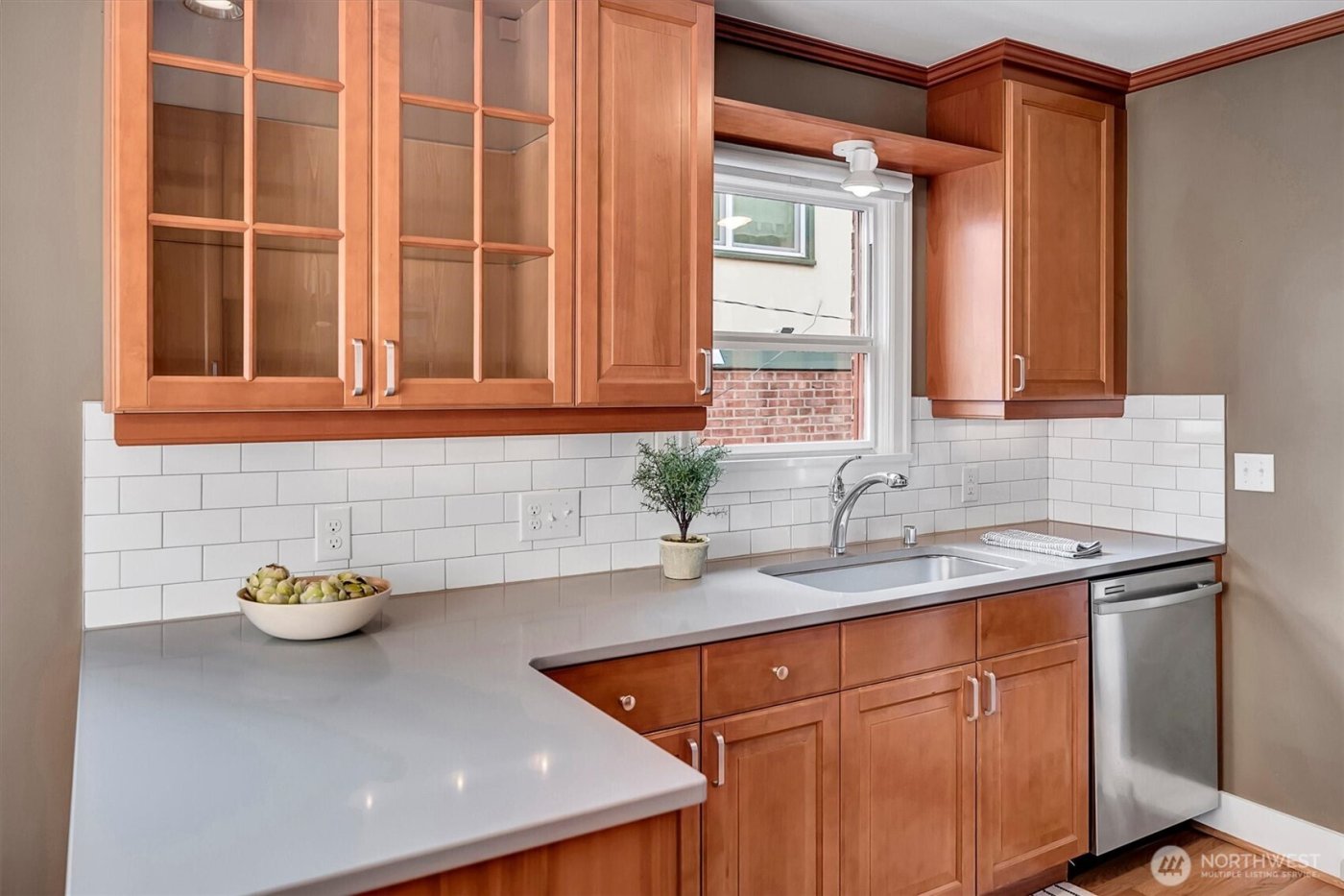 6752 9th Avenue NW, Seattle, WA 98117