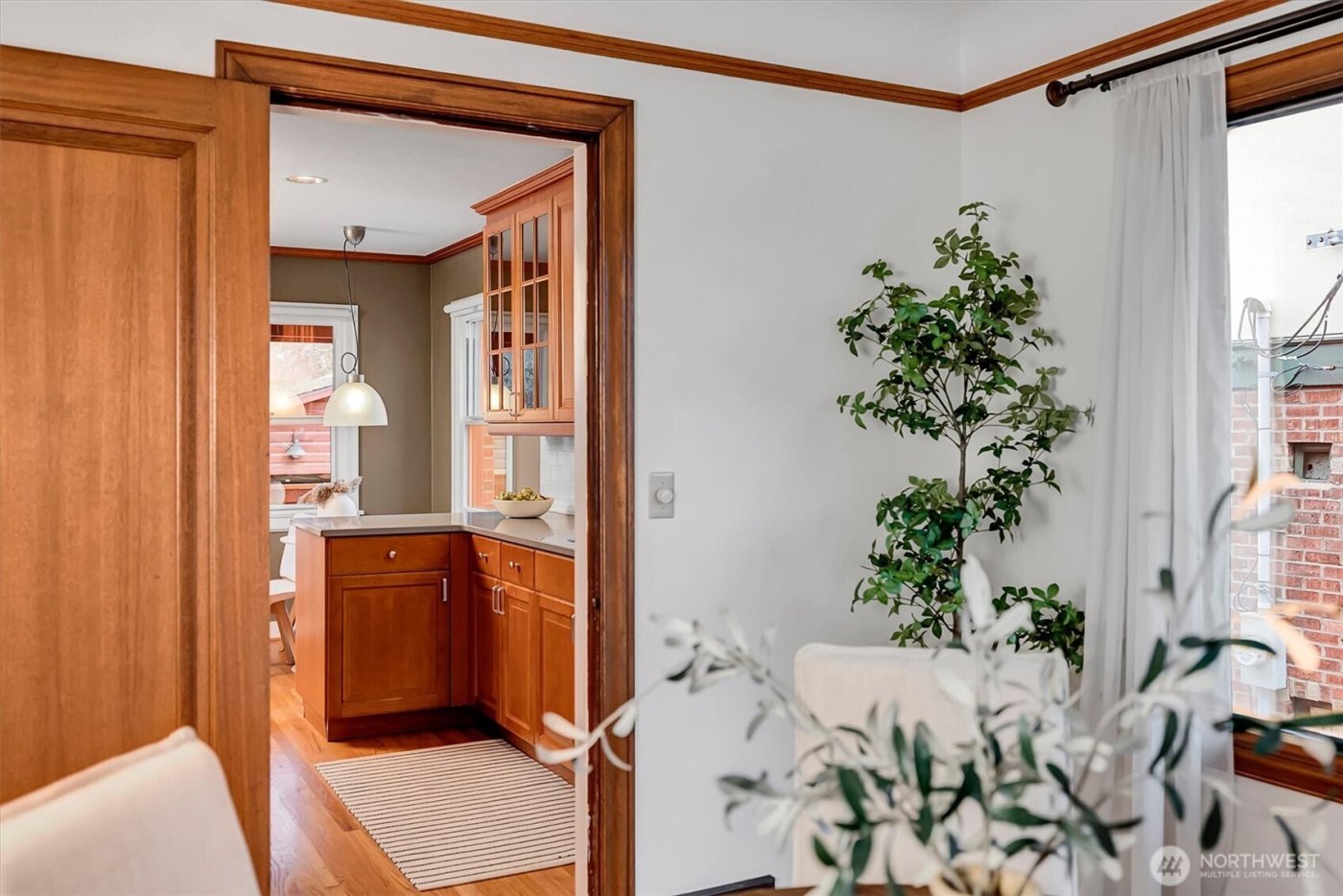 6752 9th Avenue NW, Seattle, WA 98117