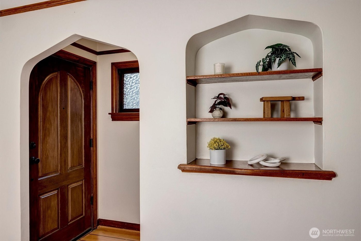 6752 9th Avenue NW, Seattle, WA 98117