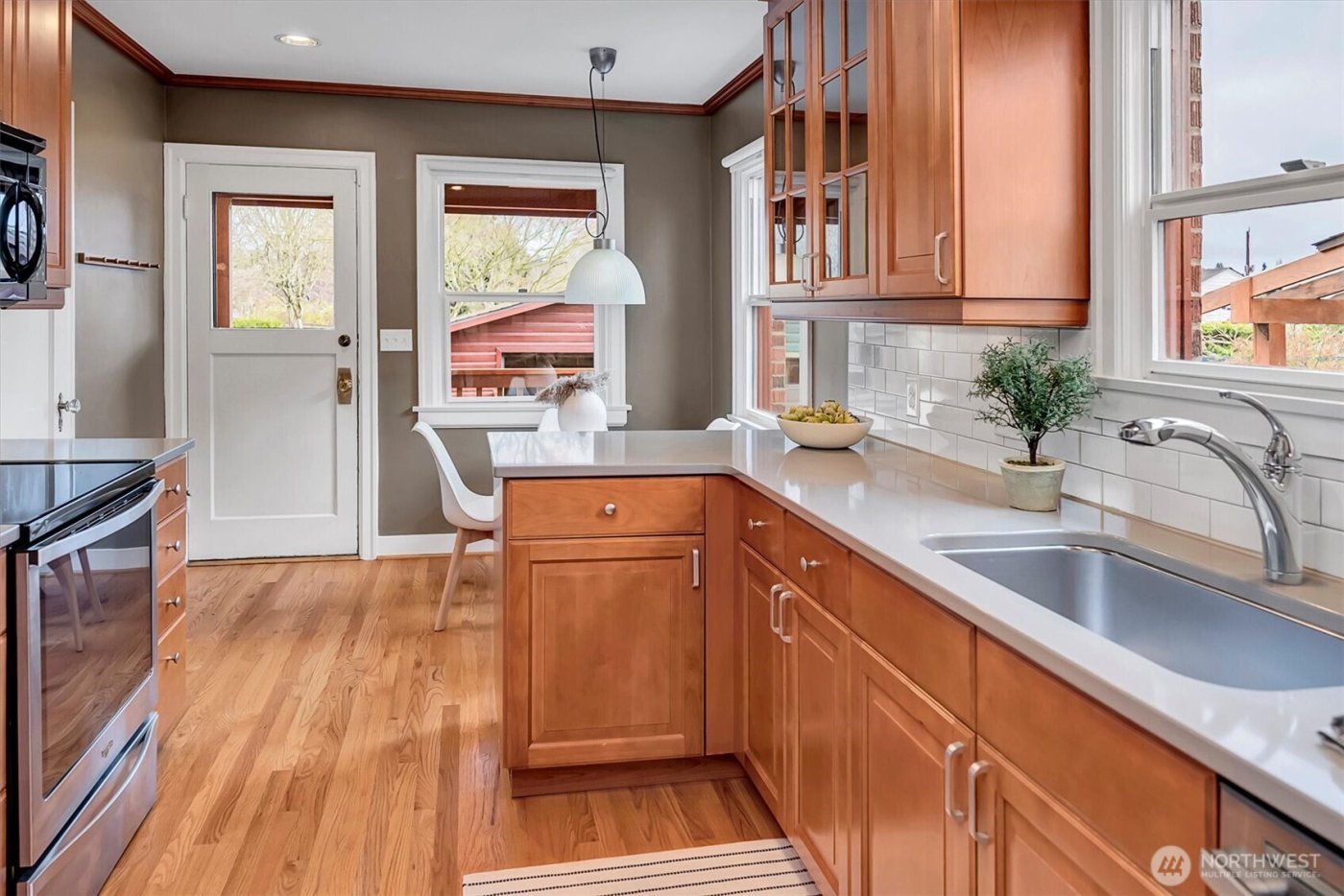 6752 9th Avenue NW, Seattle, WA 98117