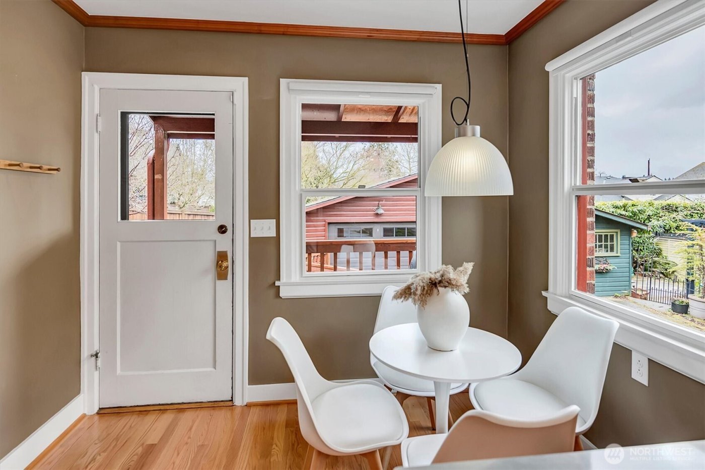 6752 9th Avenue NW, Seattle, WA 98117