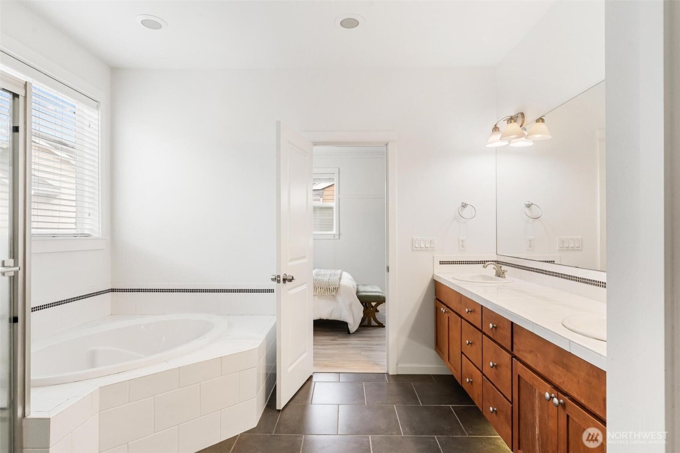 24015 221st Lane SE, Maple Valley, WA 98038-5164