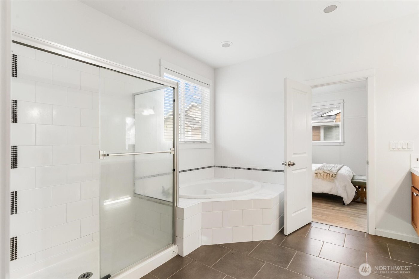 24015 221st Lane SE, Maple Valley, WA 98038-5164