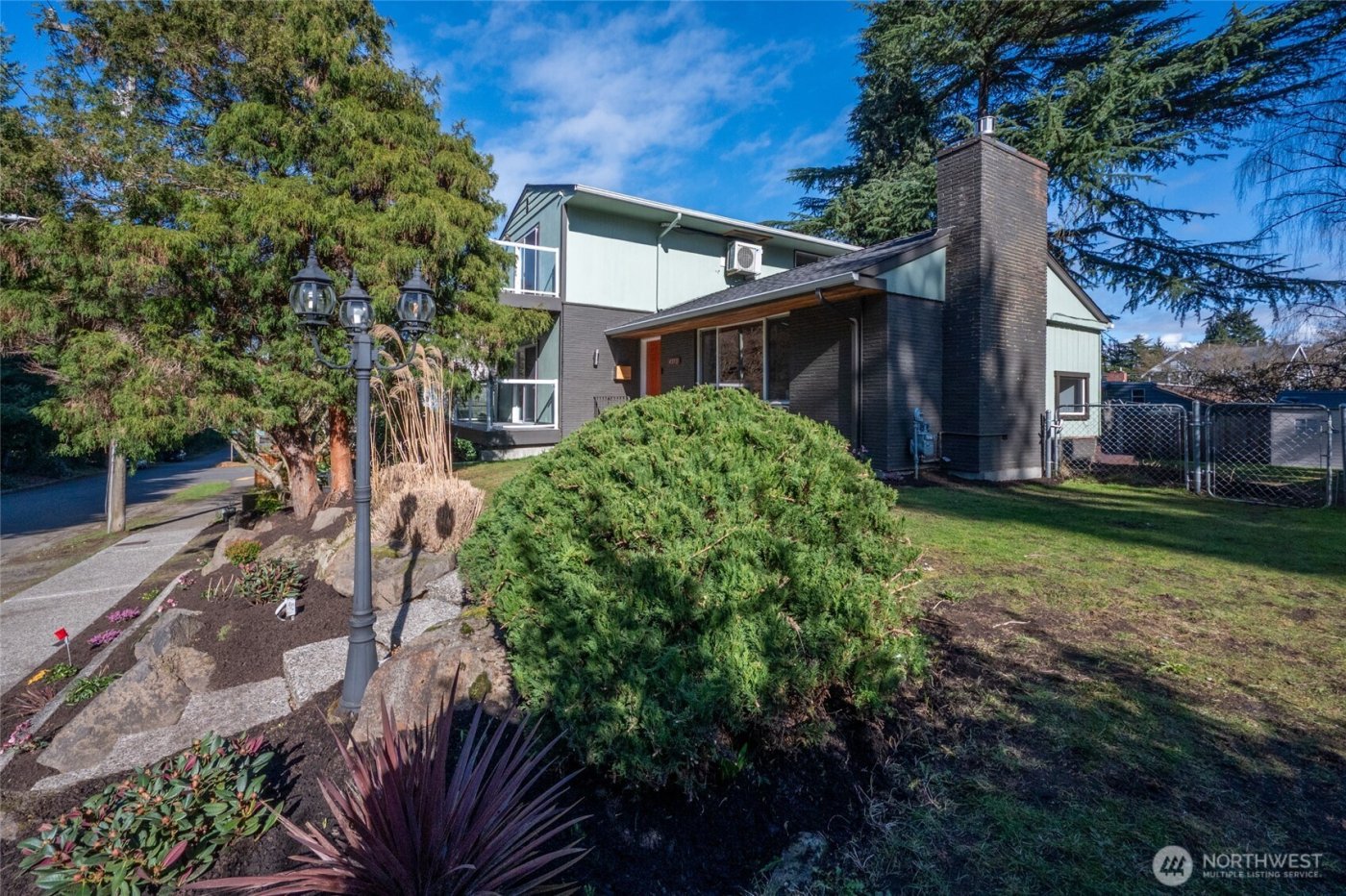 4570 36th Avenue W, Seattle, WA 98199