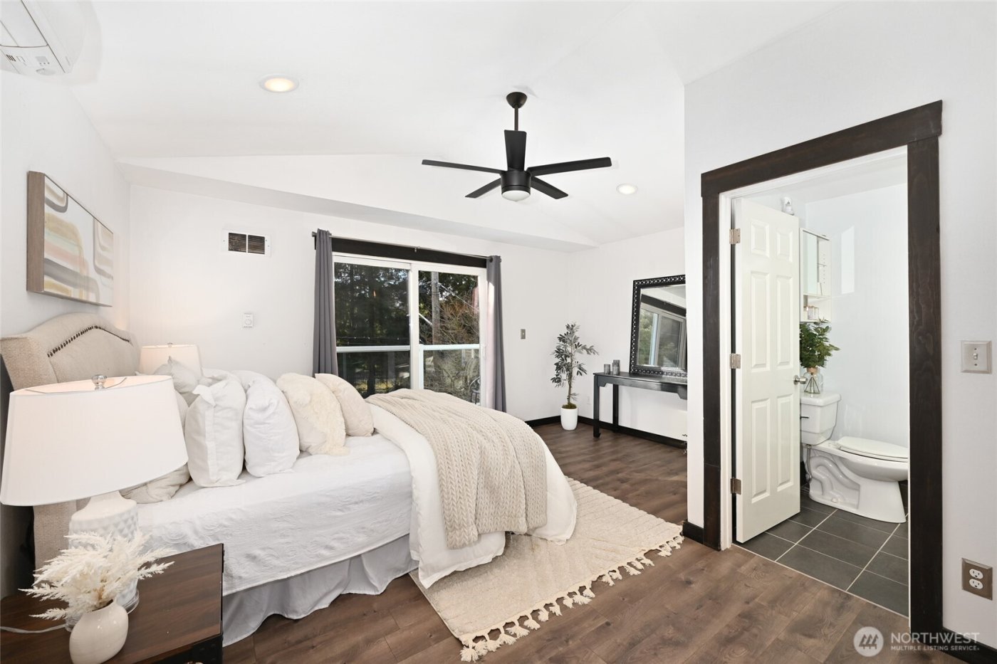 4570 36th Avenue W, Seattle, WA 98199