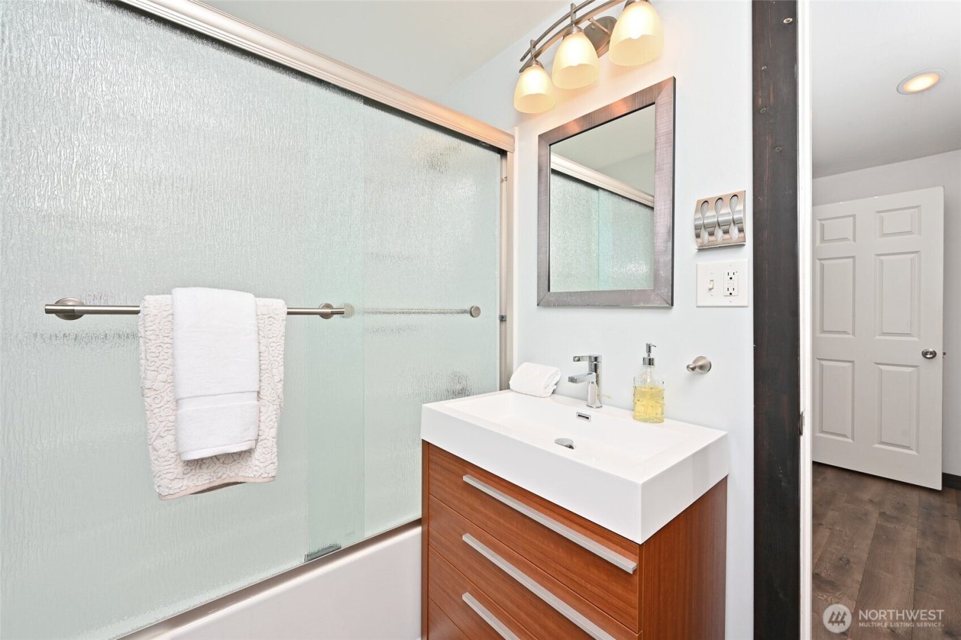 4570 36th Avenue W, Seattle, WA 98199