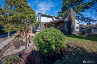 4570 36th Avenue W, Seattle, WA 98199 - Photo 2