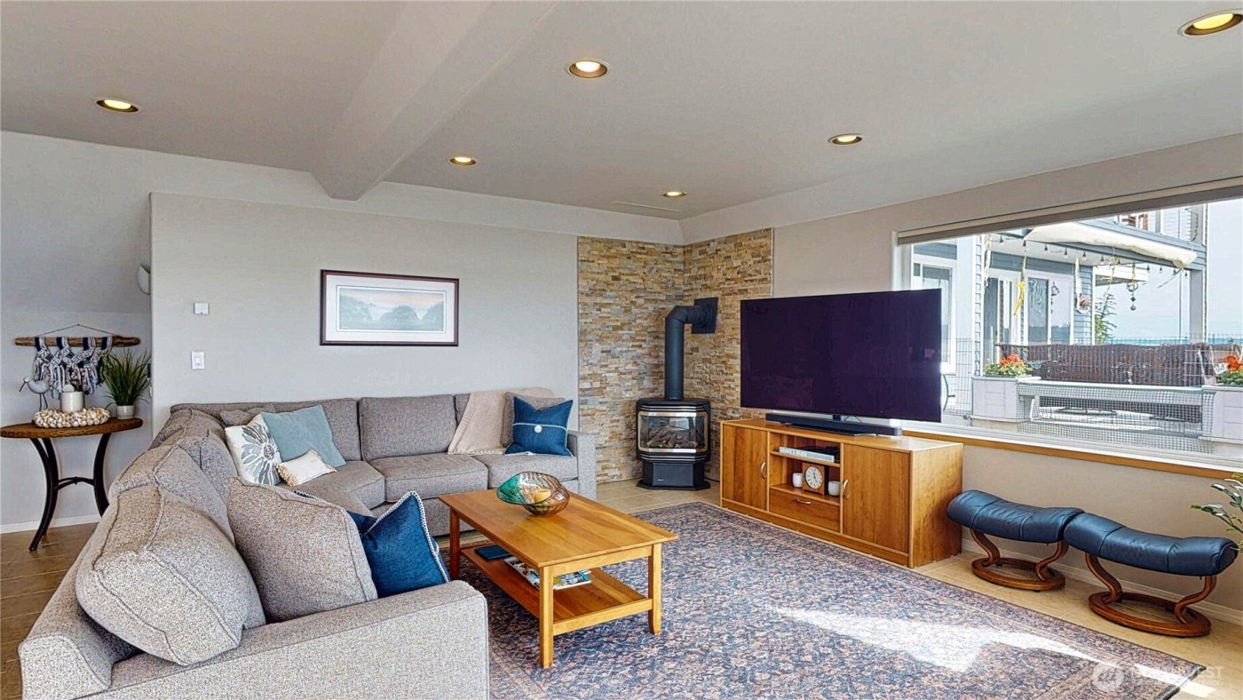 14028 Evergreen Way , Stanwood, WA 98292