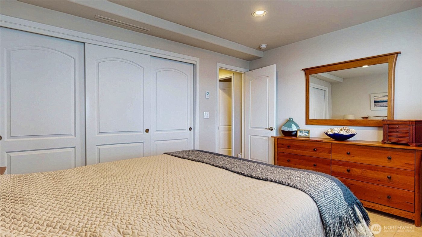 14028 Evergreen Way , Stanwood, WA 98292