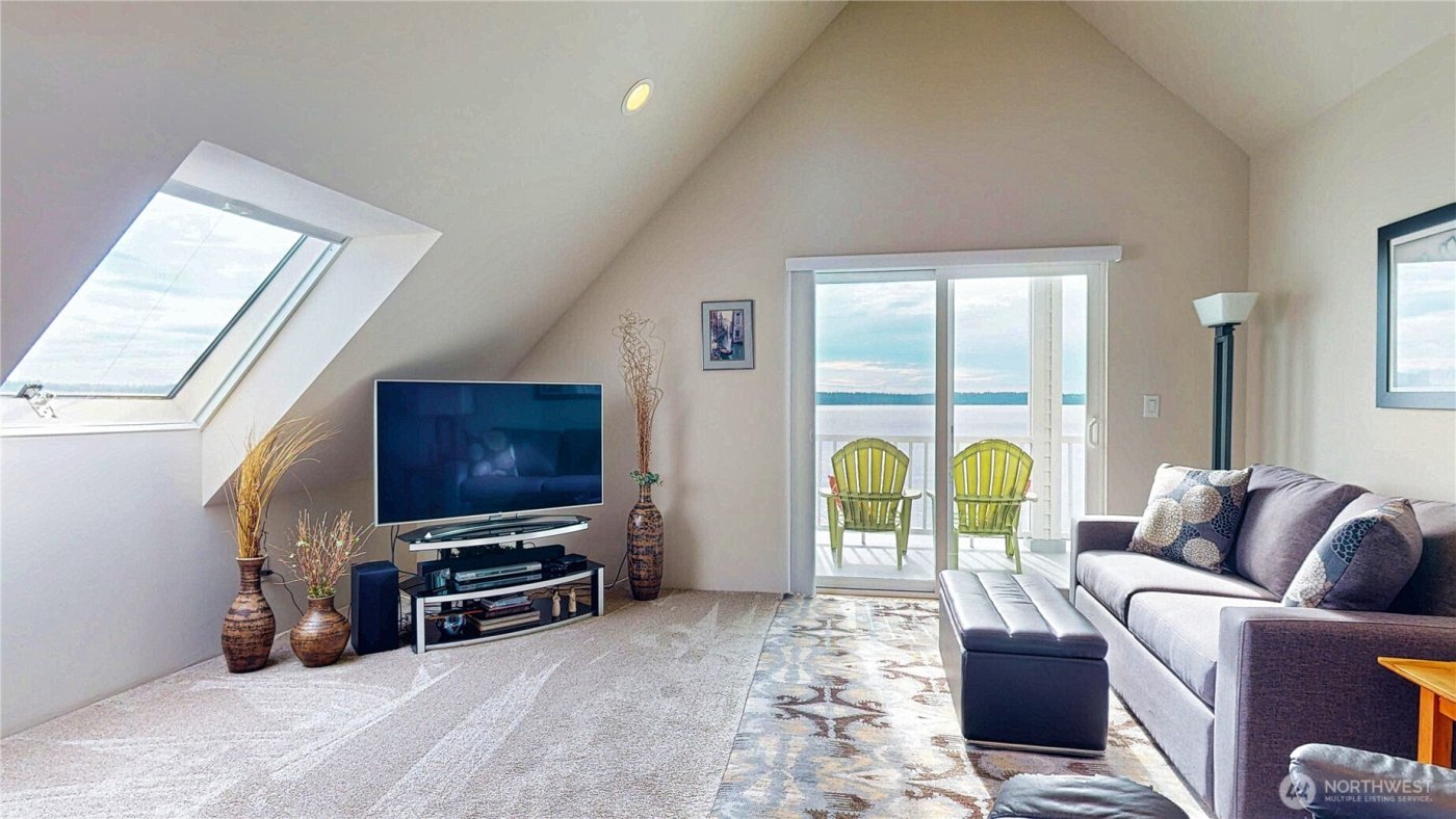 14028 Evergreen Way , Stanwood, WA 98292