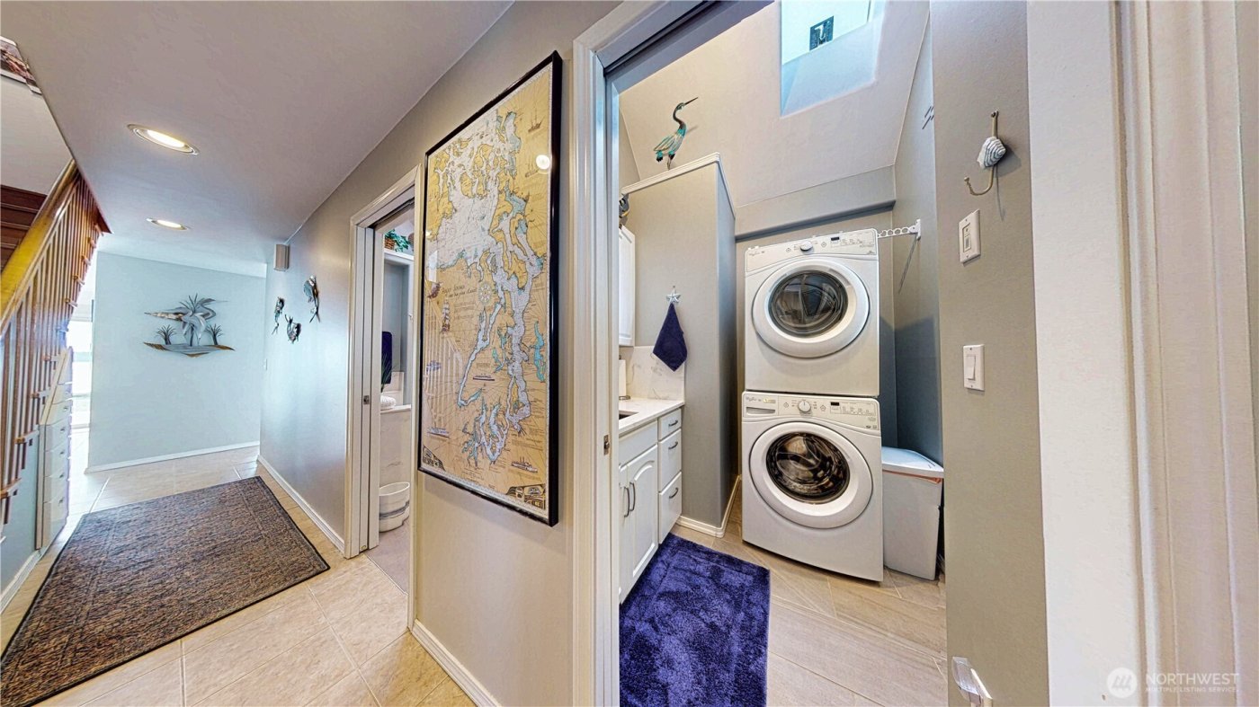 14028 Evergreen Way , Stanwood, WA 98292