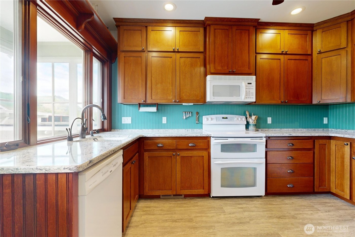 633 Lower Hogeye Road , Waitsburg, WA 99361