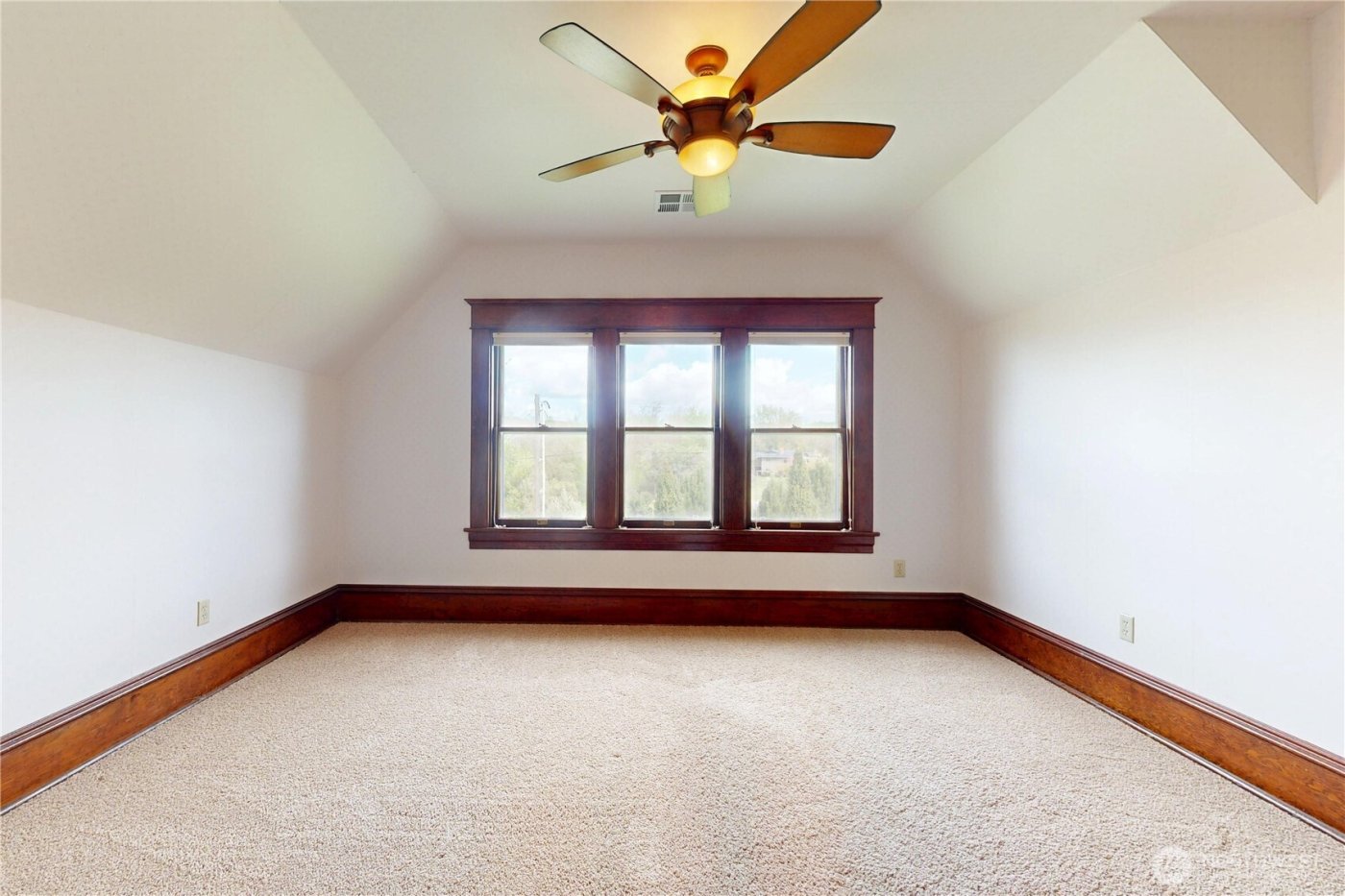 633 Lower Hogeye Road , Waitsburg, WA 99361